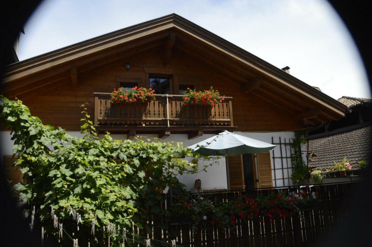 Hof Am Brunnen Lägenhet Cornaiano Exteriör bild